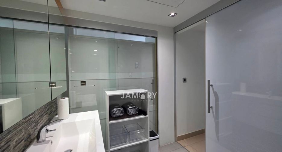 For rent and for sale 1 bed condo in Pratumnak, Pattaya