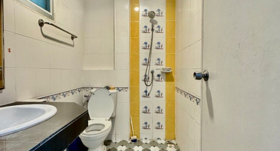 Casa adosada en venta de 2 habitaciones en Bang Phli, Samut Prakan