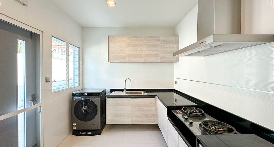 For sale 4 ベッドルーム house in San Sai, Chiang Mai
