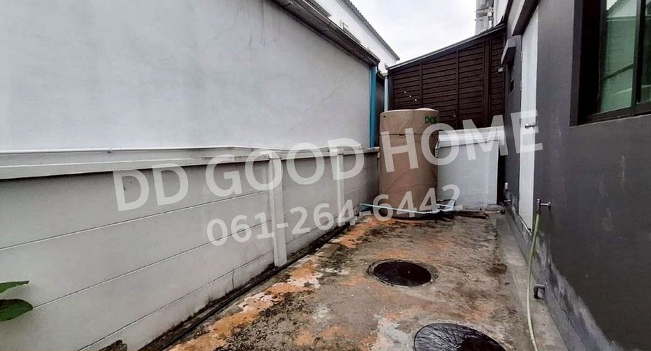 For sale 3 bedrooms townhouse in Bang Khen, Bangkok