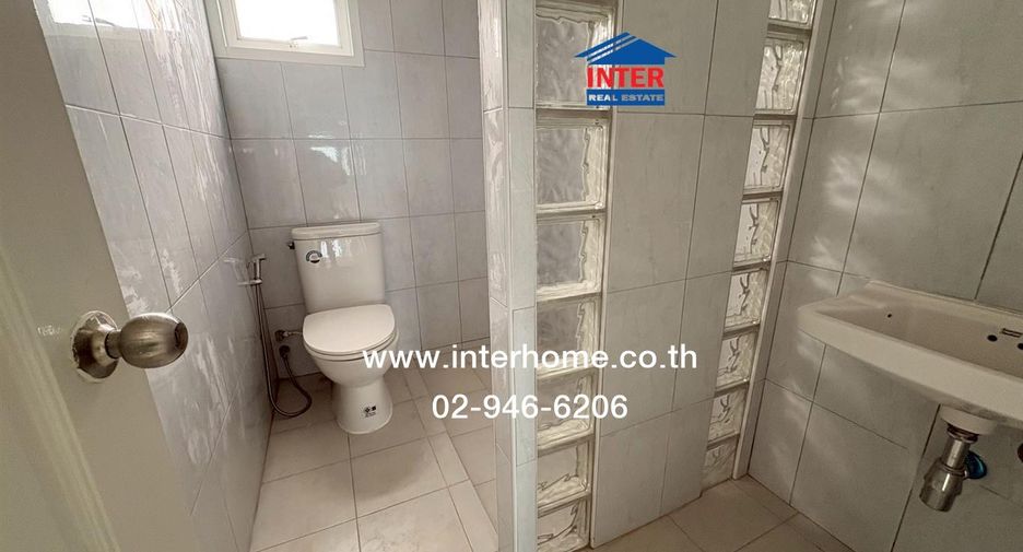 For sale 3 bedrooms retail Space in Bueng Kum, Bangkok