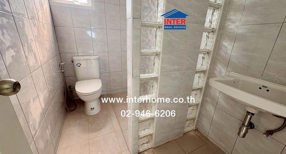 For sale 3 bedrooms retail Space in Bueng Kum, Bangkok