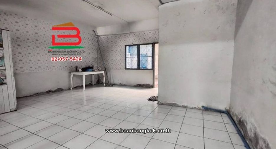 For rent and for sale 4 bedrooms townhouse in Phra Samut Chedi, Samut Prakan