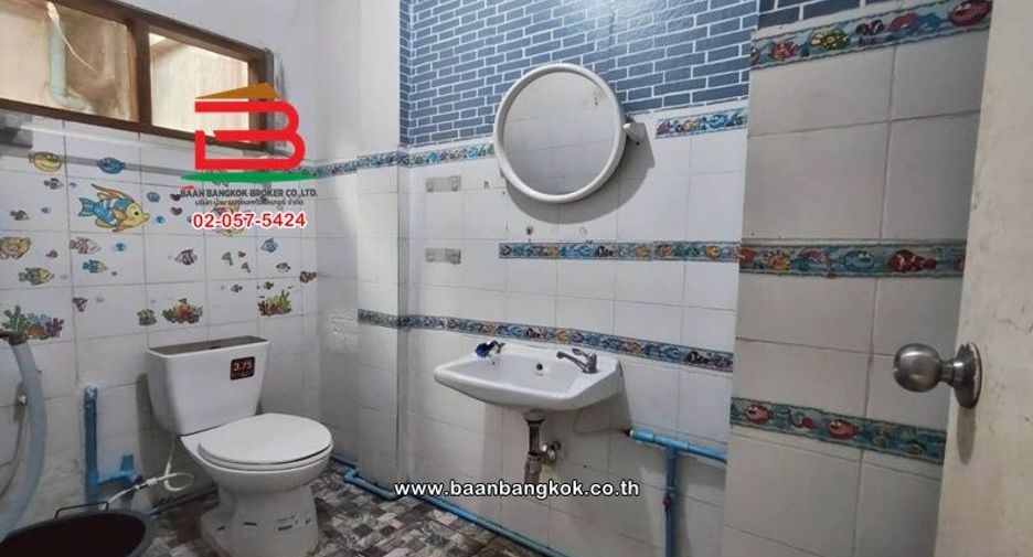 For rent and for sale 4 bedrooms townhouse in Phra Samut Chedi, Samut Prakan