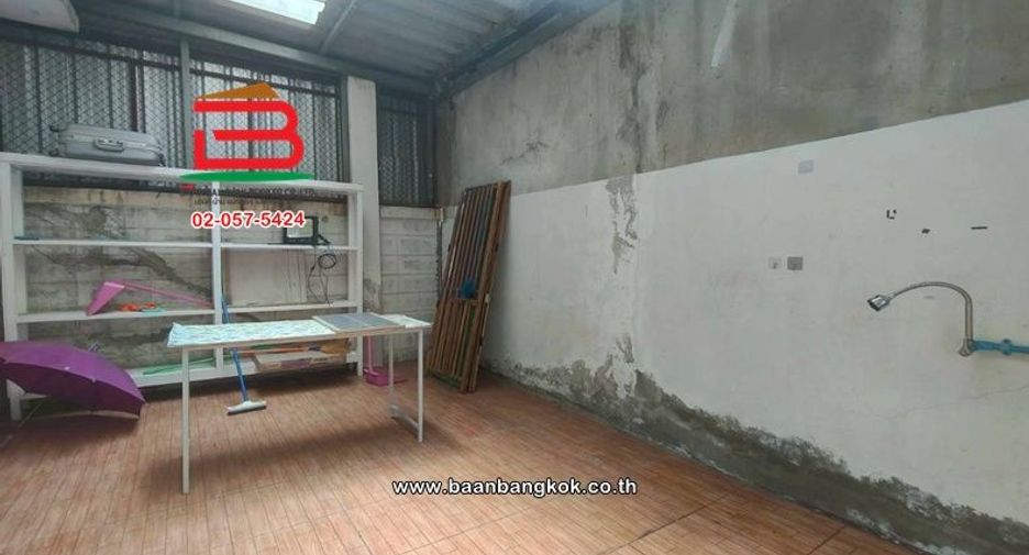 For rent and for sale 4 bedrooms townhouse in Phra Samut Chedi, Samut Prakan