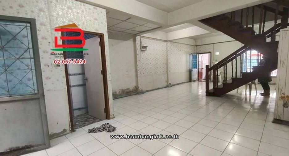 For rent and for sale 4 bedrooms townhouse in Phra Samut Chedi, Samut Prakan