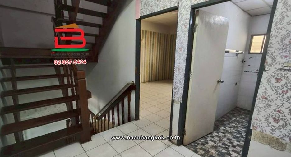 For rent and for sale 4 bedrooms townhouse in Phra Samut Chedi, Samut Prakan