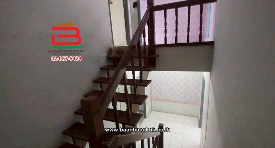 For rent and for sale 4 bedrooms townhouse in Phra Samut Chedi, Samut Prakan
