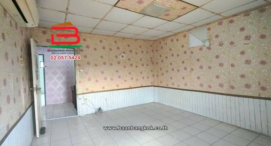 For rent and for sale 4 bedrooms townhouse in Phra Samut Chedi, Samut Prakan