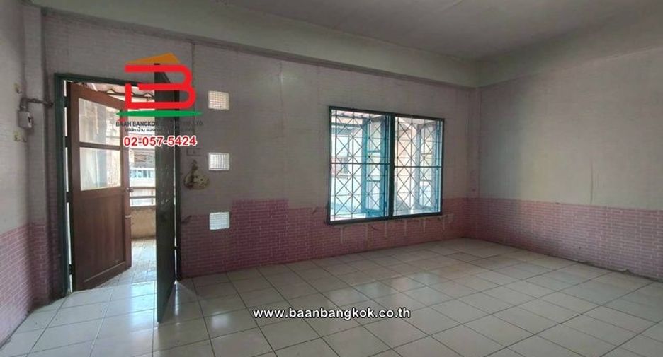 For rent and for sale 4 bedrooms townhouse in Phra Samut Chedi, Samut Prakan