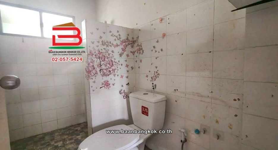 For rent and for sale 4 bedrooms townhouse in Phra Samut Chedi, Samut Prakan