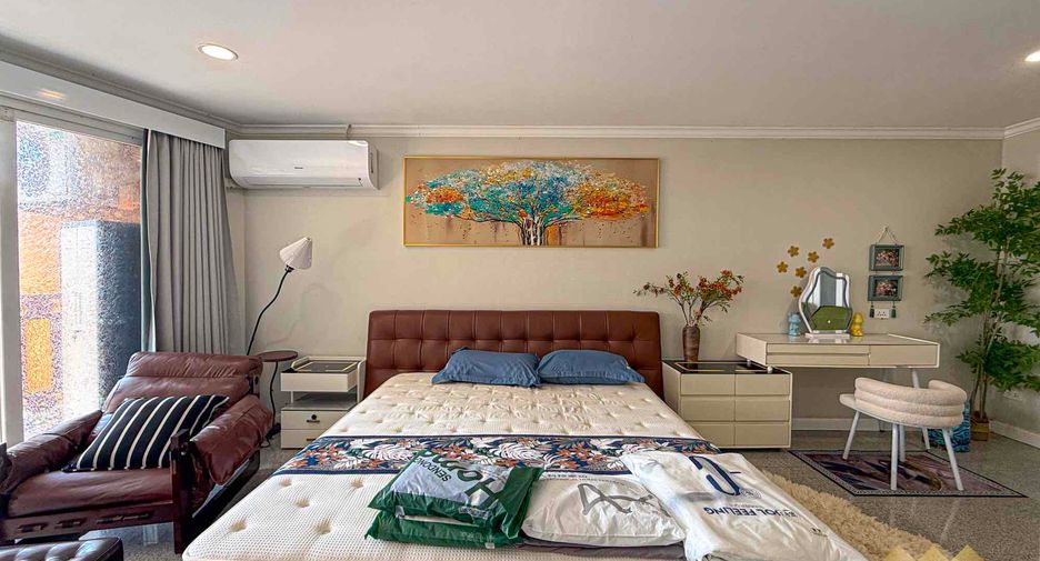 For rent 3 bedrooms condo in Bang Lamung, Chonburi