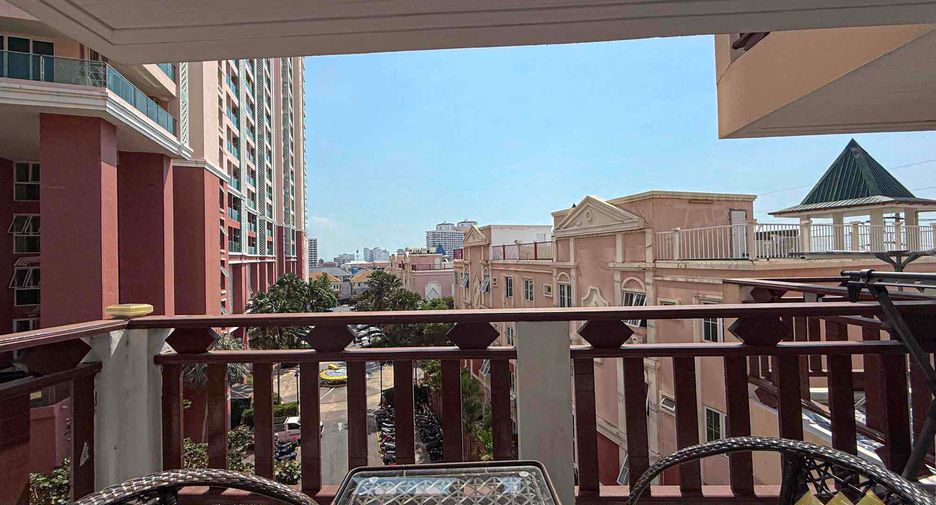 For rent 3 bedrooms condo in Bang Lamung, Chonburi