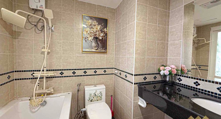 For rent 3 bedrooms condo in Bang Lamung, Chonburi