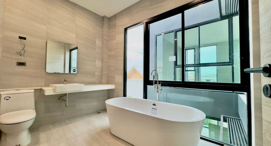 Reihenhaus zum Kauf mit 3 Zimmer in Lat Phrao, Bangkok