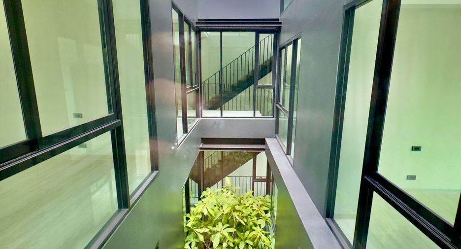 Reihenhaus zum Kauf mit 3 Zimmer in Lat Phrao, Bangkok