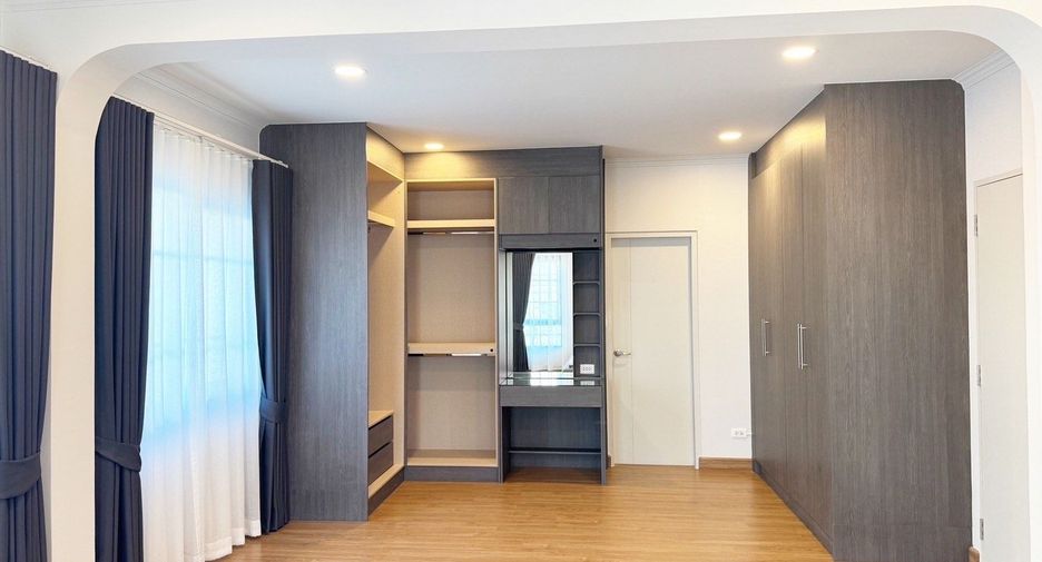 Casa en alquiler y en venta de 4 habitaciones en Bang Phli, Samut Prakan