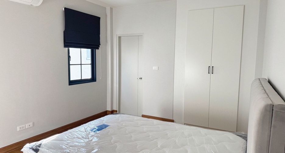 Casa en alquiler y en venta de 4 habitaciones en Bang Phli, Samut Prakan