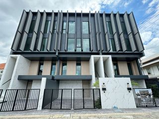 出售 3 卧室 联排别墅 在 Lat Phrao, 曼谷