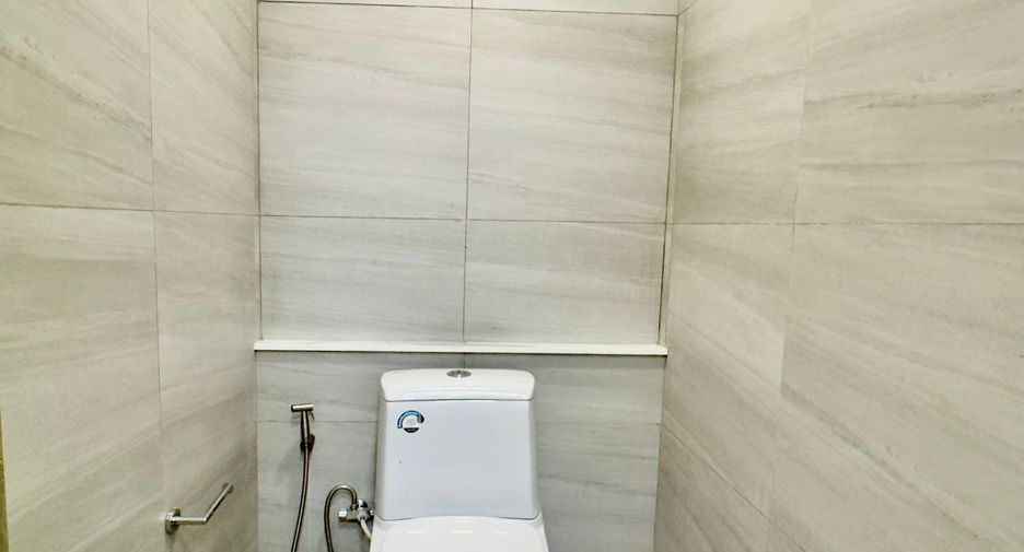For sale 3 bedrooms townhouse in Lat Phrao, Bangkok