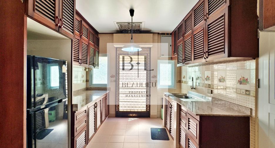 Haus zur Miete und zum Kauf mit 3 Zimmer in Bang Lamung, Chonburi
