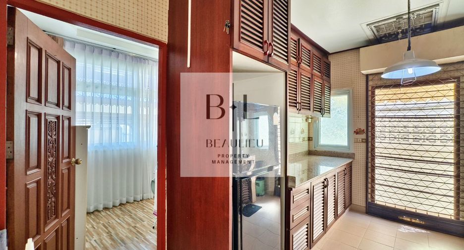 Haus zur Miete und zum Kauf mit 3 Zimmer in Bang Lamung, Chonburi