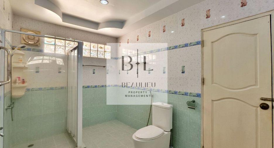 Haus zur Miete und zum Kauf mit 3 Zimmer in Bang Lamung, Chonburi