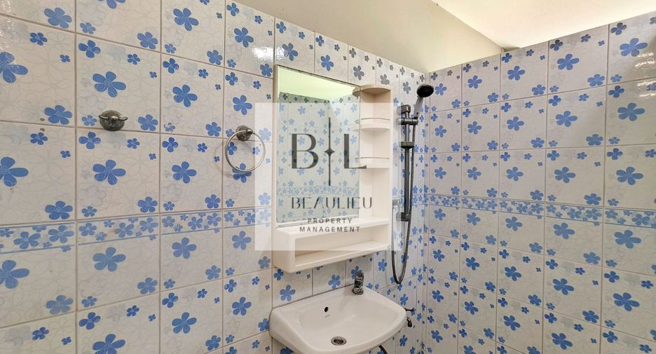 Haus zur Miete und zum Kauf mit 3 Zimmer in Bang Lamung, Chonburi
