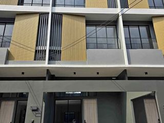 For rent 4 bedrooms townhouse in Pak Kret, Nonthaburi