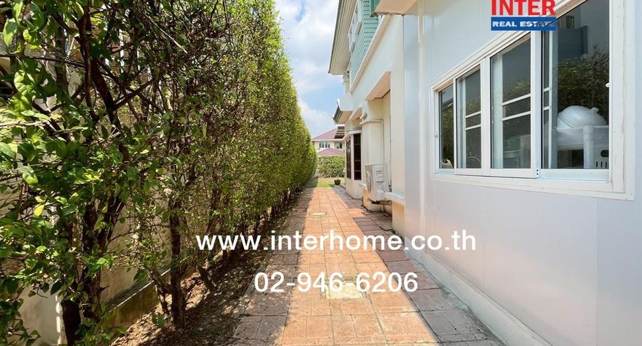 For sale 3 bedrooms house in Khan Na Yao, Bangkok