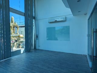 Haus zur Miete mit 9 Zimmer in Wang Thonglang, Bangkok