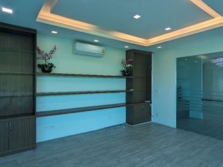 Haus zur Miete mit 9 Zimmer in Wang Thonglang, Bangkok