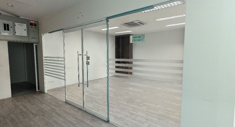 Haus zur Miete mit 9 Zimmer in Wang Thonglang, Bangkok