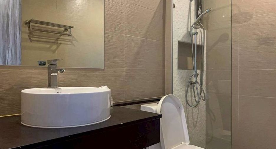 For sale 5 bedrooms townhouse in Bang Lamung, Chonburi