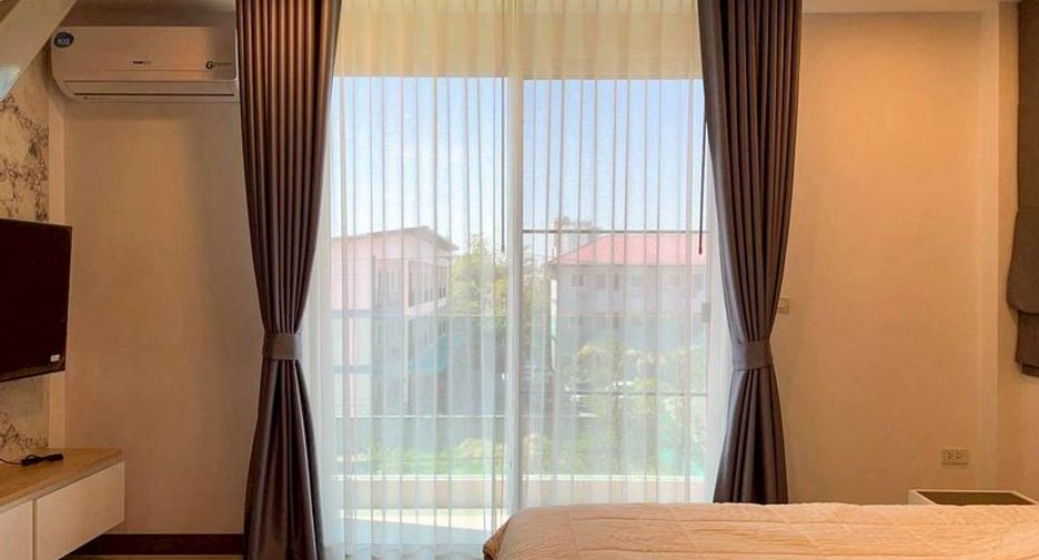 For sale 5 bedrooms townhouse in Bang Lamung, Chonburi