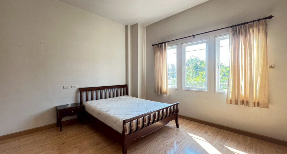 For sale 4 bedrooms house in Mueang Chiang Mai, Chiang Mai