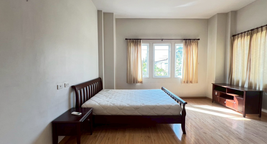 For sale 4 bedrooms house in Mueang Chiang Mai, Chiang Mai
