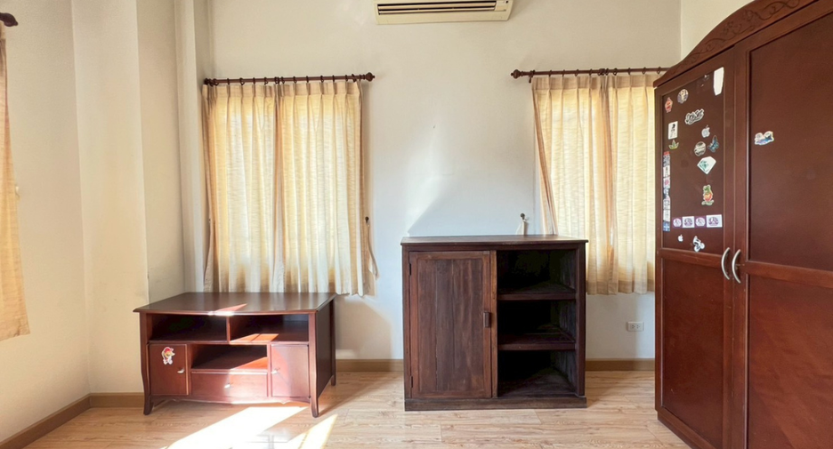 For sale 4 bedrooms house in Mueang Chiang Mai, Chiang Mai