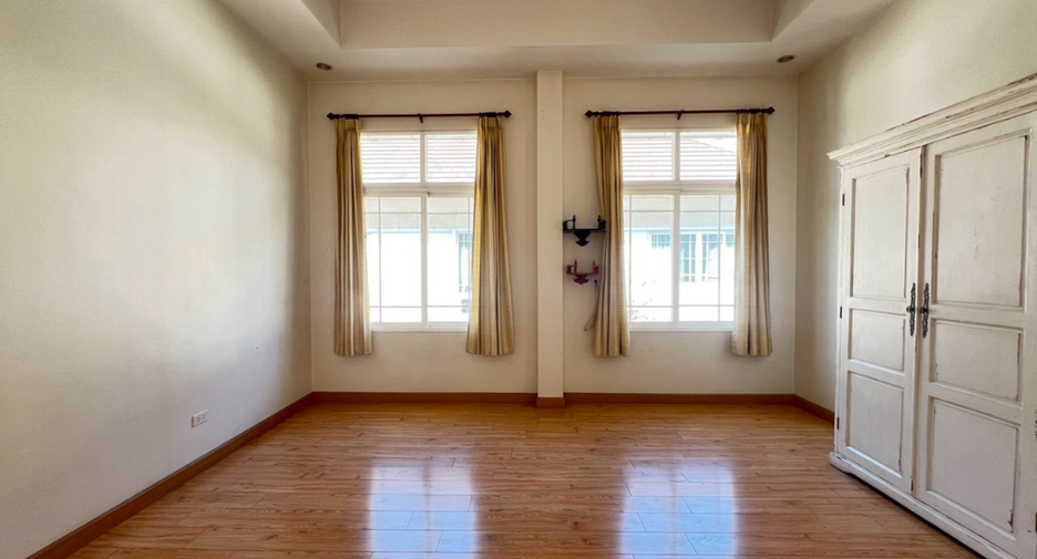 For sale 4 bedrooms house in Mueang Chiang Mai, Chiang Mai