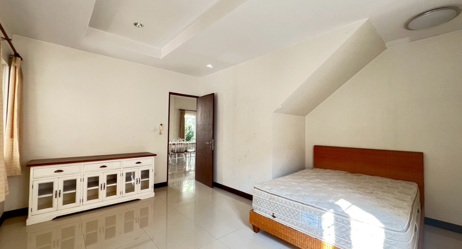 For sale 4 bedrooms house in Mueang Chiang Mai, Chiang Mai