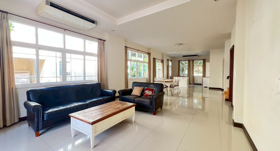 For sale 4 bedrooms house in Mueang Chiang Mai, Chiang Mai