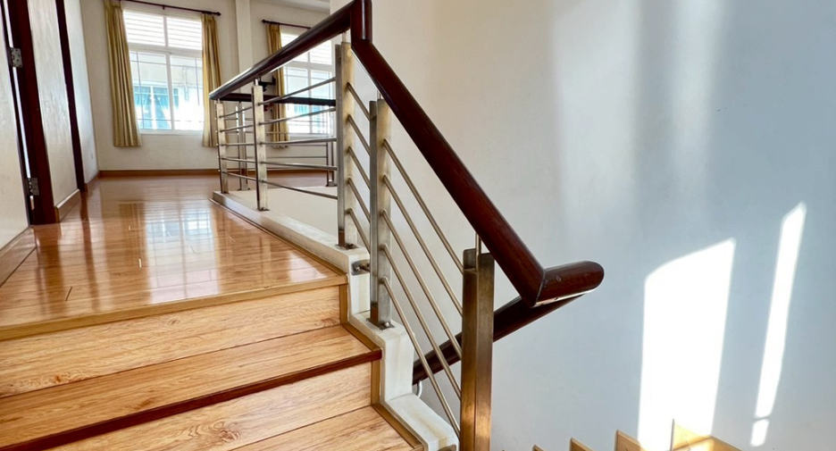 For sale 4 bedrooms house in Mueang Chiang Mai, Chiang Mai