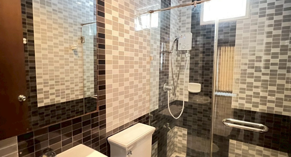 For sale 4 bedrooms house in Mueang Chiang Mai, Chiang Mai