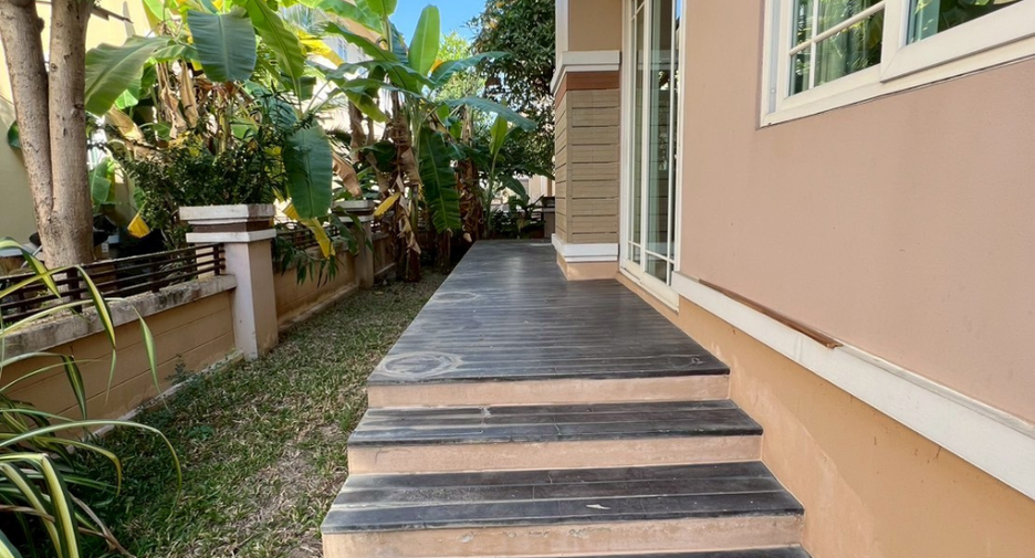 For sale 4 bedrooms house in Mueang Chiang Mai, Chiang Mai