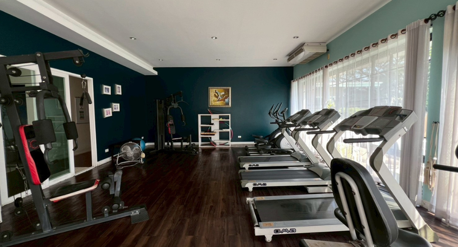 For sale 4 bedrooms house in Mueang Chiang Mai, Chiang Mai