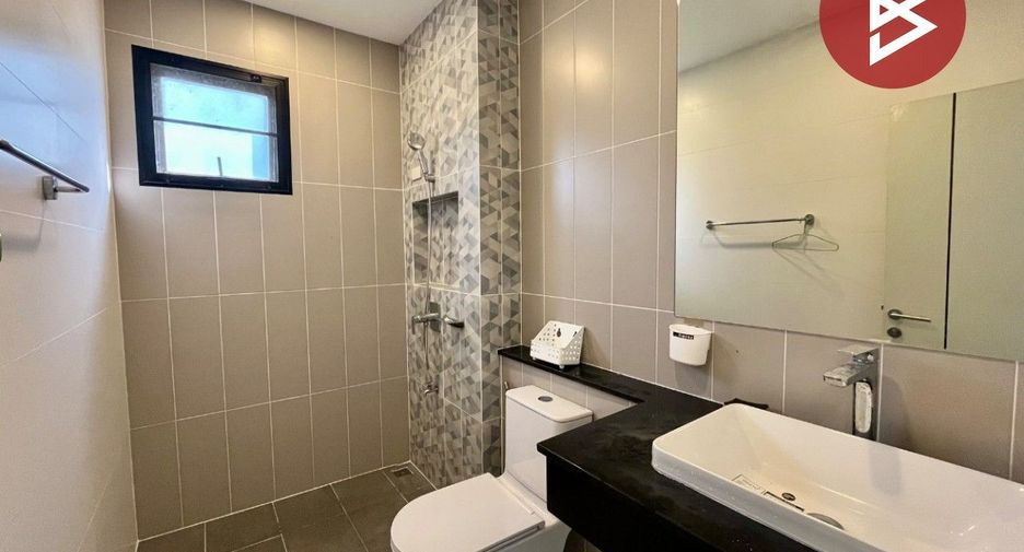 Casa en venta de 4 habitaciones en Mueang Chon Buri, Chonburi