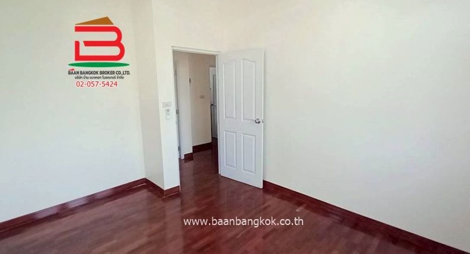 For sale 3 bedrooms condo in Nong Chok, Bangkok