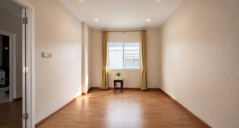 For sale 4 bedrooms house in Prawet, Bangkok