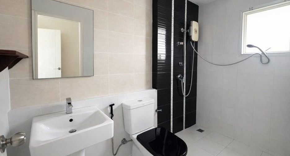 For sale 4 bedrooms house in Prawet, Bangkok