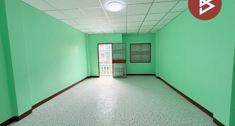 Casa adosada en venta de 5 habitaciones en Sam Phran, Nakhon Pathom